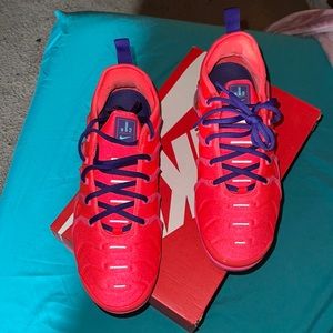 Woman’s Nike air vapor max plus